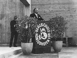 Namensgeber Dr. Karl Grünewald Namensgeber Dr. Karl Grünewald